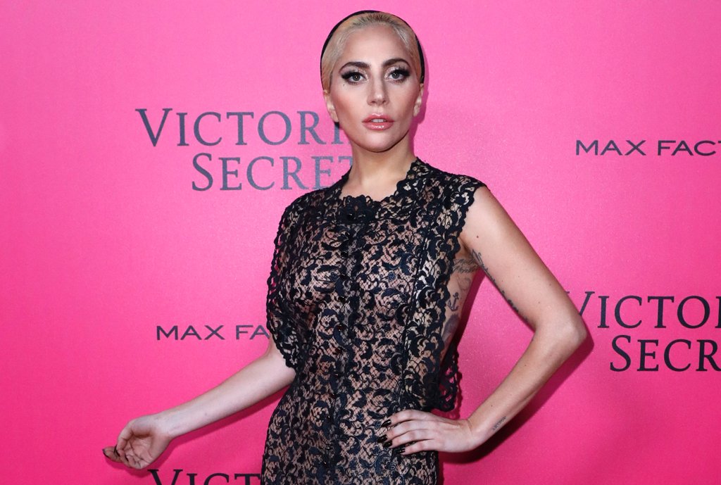 Review, Makeup Trend: Lady Gaga Victoria's Secret Fashion Show 2016, Marc Jacobs Beauty