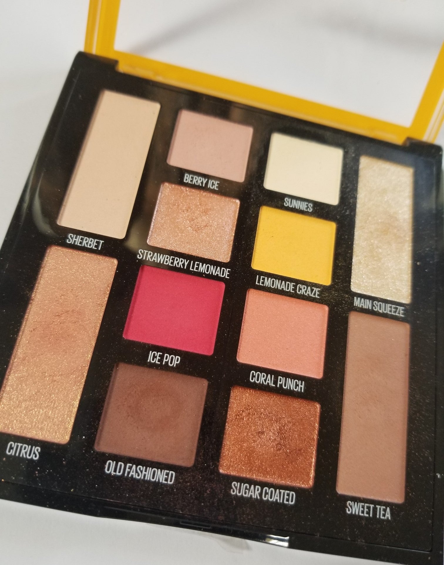 Review, Swatches, Photos, Makeup, Fashion Trends 2018, 2019, 2020: Warm Drugstore Eyeshadow Palettes, Maybelline Lemonade Craze