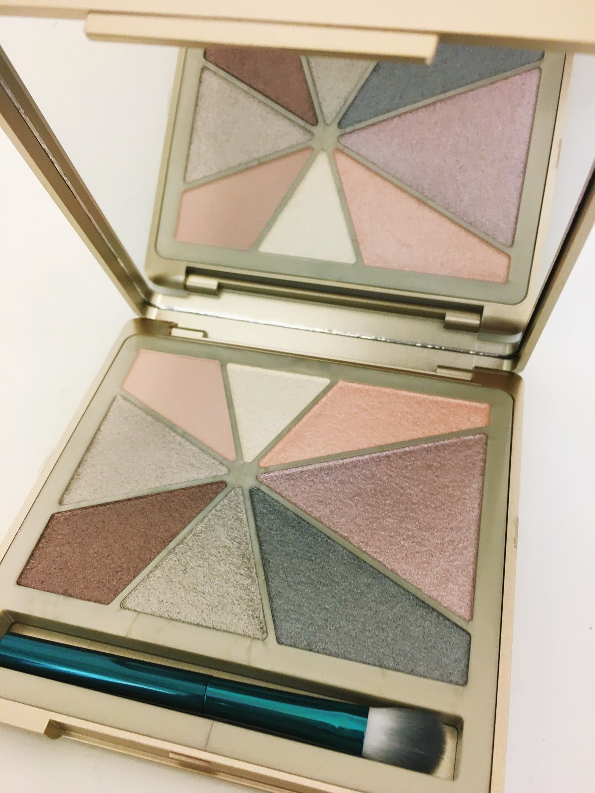 Review, Swatches, Makeup Trends 2018, 2019: No7 Glamorous Nudes Eyeshadow Palette