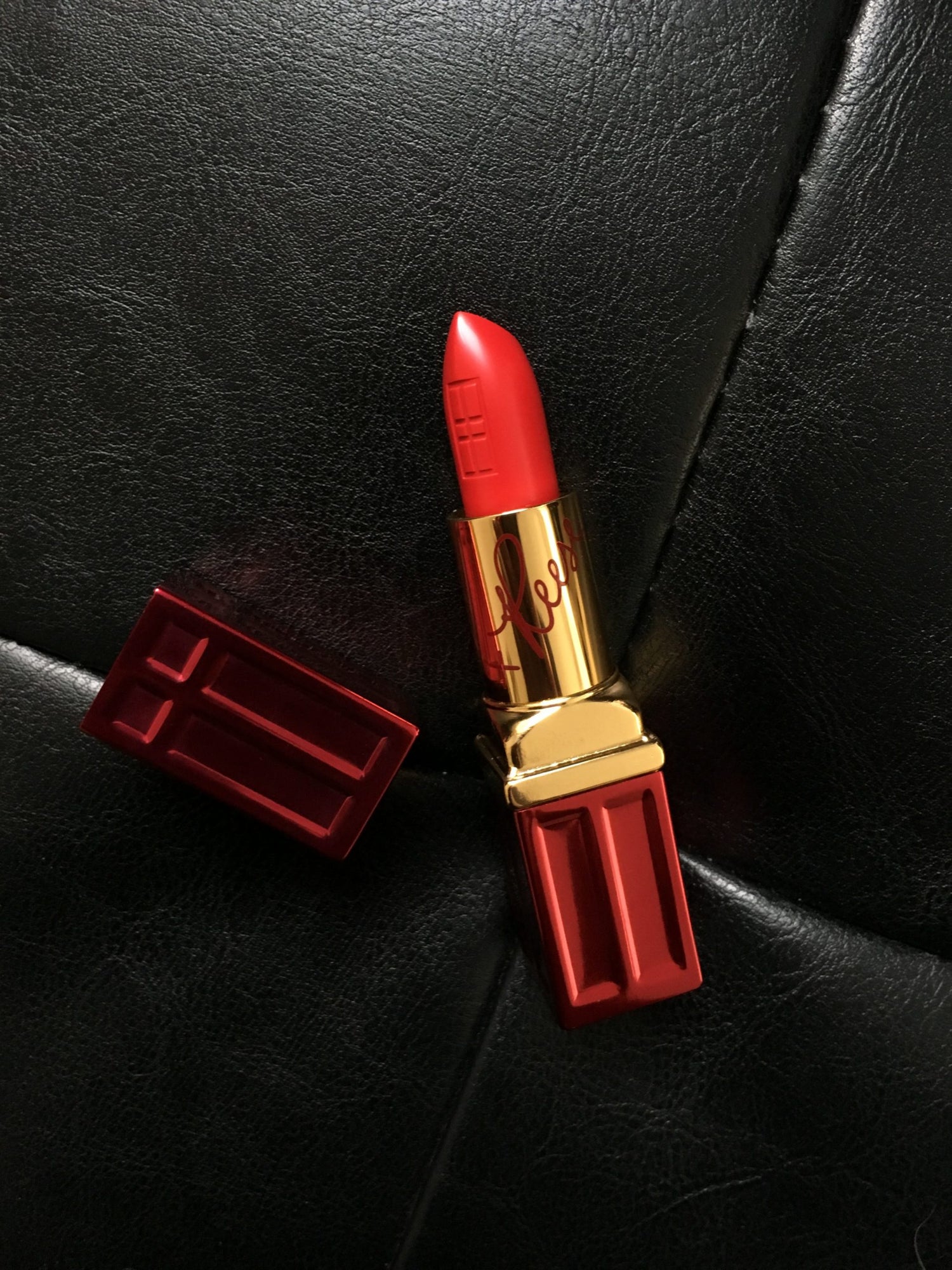 Review, Swatches, Photos, Makeup Trends 2018, 2019, 2020: Best Red Lipstick, Elizabeth Arden, Reese Witherspoon, Limited Edition Red Door Red Moisturizing Lipstick