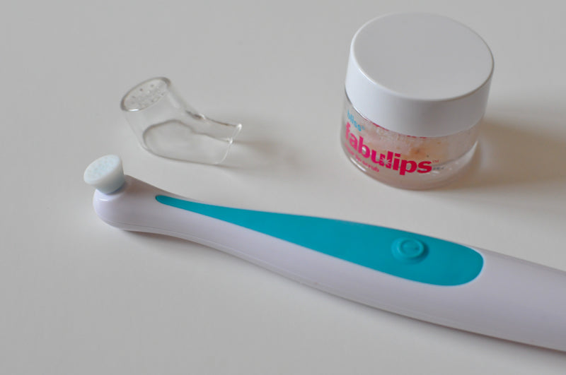 Review: Bliss Fabulips Pout-o-Matic Spa-Powered Lip-Perfecting System - How To Exfoliate Dry, Flaky Lips