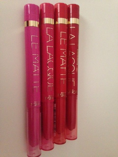 Review, Swatches, Shades: L'Oreal Color Riche Le Matte Lip Pen, Red Lipcolor, True Match Lumi Liquid Glow Illuminator