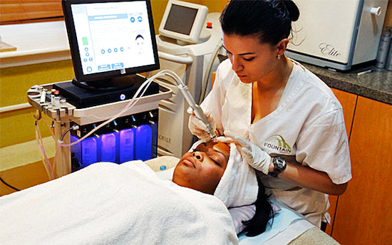 A Beauty Editor's Best Spa Tip: Listen To Your Aesthetician And Get The HydraFacial - Review